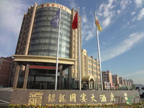 遼寧盤錦銀龍大酒店旋轉(zhuǎn)門案例 - 中出網(wǎng)-智能出入口門戶