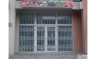 廣西河池市考漆不銹鋼拉閘門工程案例 - 中出網(wǎng)-智能出入口門戶