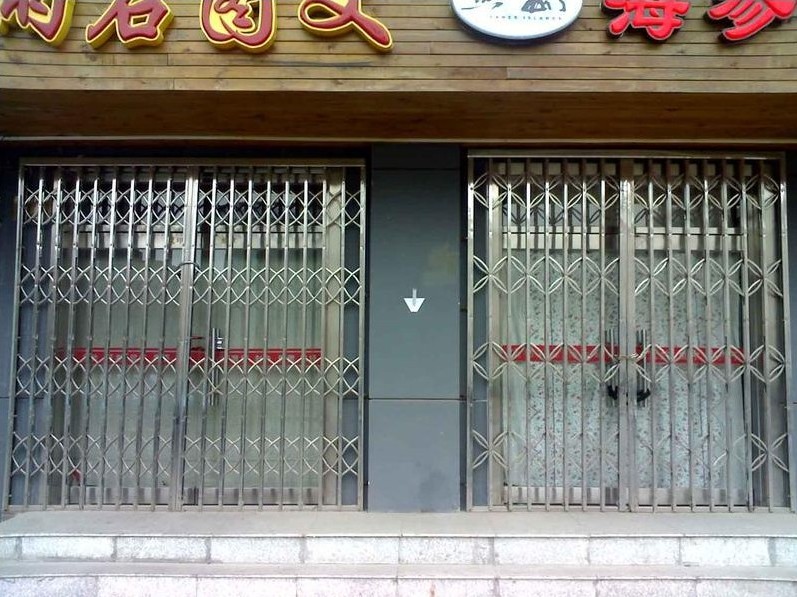 四川廣元一處門面房一左一右拉閘門工程案例 - 中出網(wǎng)-智能出入口門戶