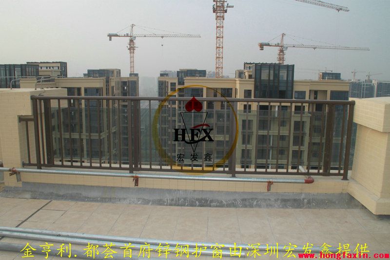 深圳金享利鋅鋼陽(yáng)臺(tái)護(hù)欄案例 - 中出網(wǎng)-智能出入口門戶