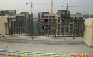 深圳金享利鋅鋼陽(yáng)臺(tái)護(hù)欄案例 - 中出網(wǎng)-智能出入口門(mén)戶(hù)