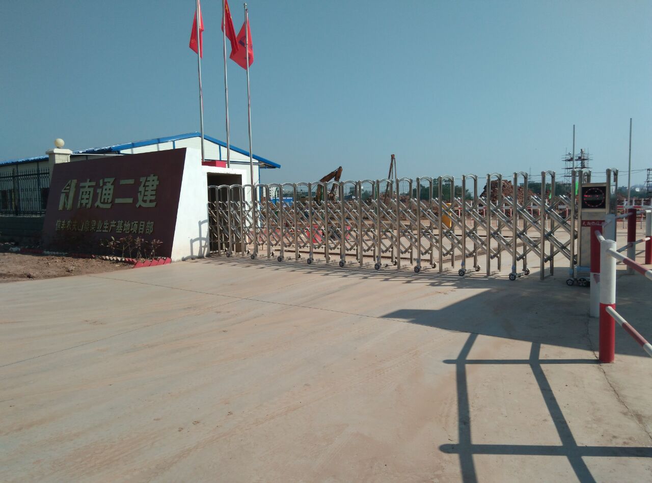 信豐南通四建農(nóng)夫山泉不銹鋼伸縮門案例 - 中出網(wǎng)-智能出入口門戶