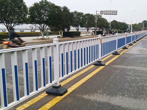 道路護(hù)欄 - 道路隔離護(hù)欄1