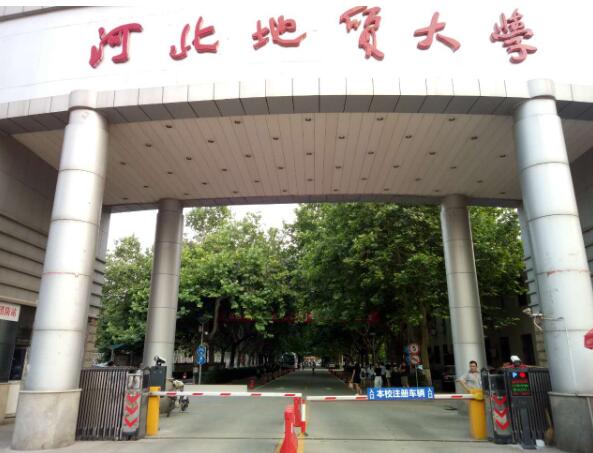 祝賀河北地質大學成功安裝石家莊出安智能道閘
