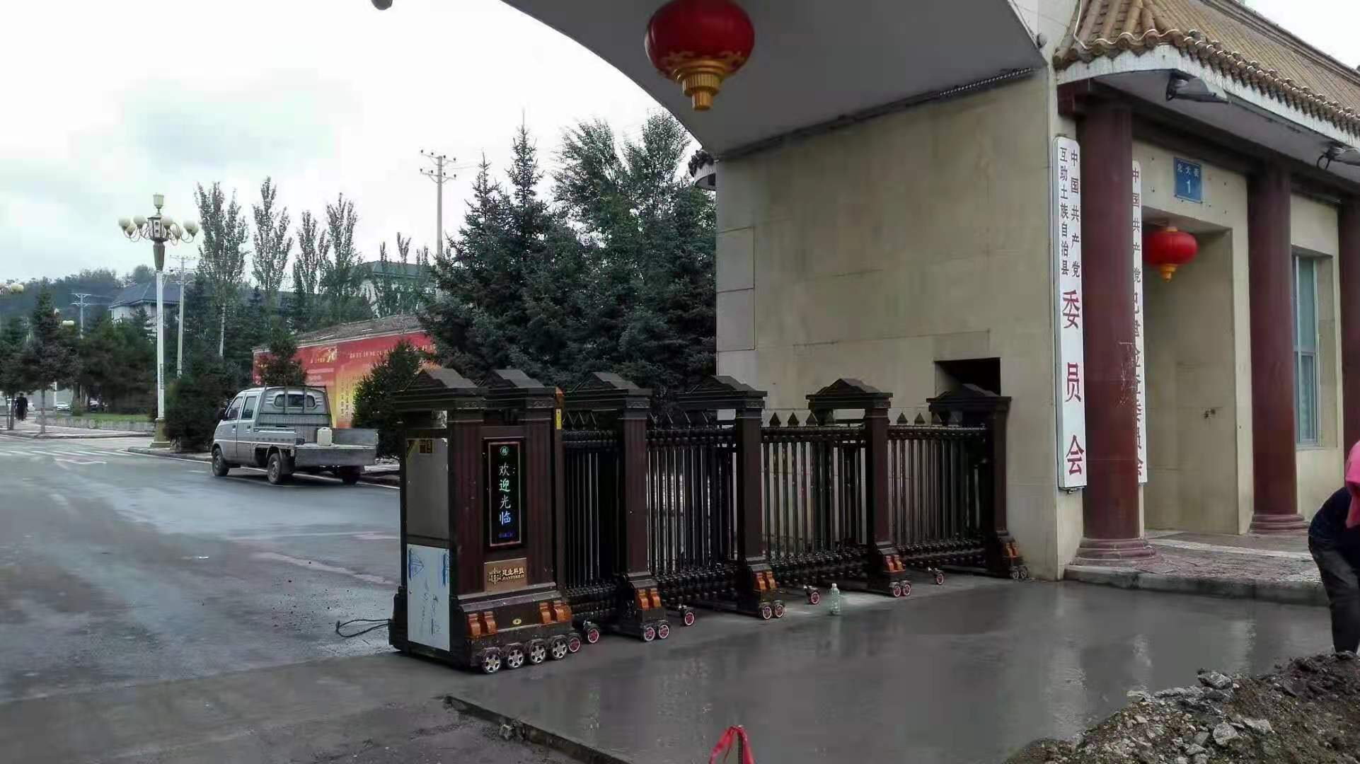 金碧輝煌工程案例 - 中出網(wǎng)-智能出入口門戶