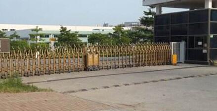 保定出安智能伸縮門(mén)安裝在保定雙鷹農(nóng)機(jī)有限責(zé)任公司