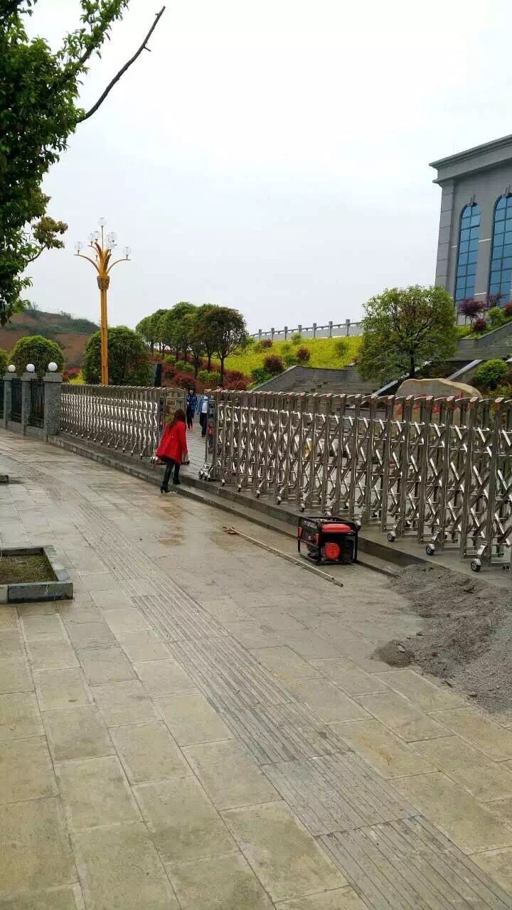畢節(jié)大方縣檢察院電動(dòng)伸縮門(mén)案例 - 中出網(wǎng)-智能出入口門(mén)戶