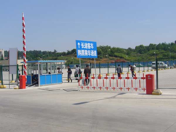 本溪客運站柵欄道閘案例 - 中出網(wǎng)-智能出入口門戶