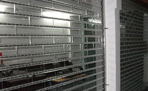 青島出安智能卷簾門被青島麥格自動(dòng)化設(shè)備有限公司應(yīng)用 