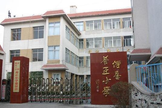 煙臺(tái)養(yǎng)正小學(xué)大門口伸縮門支持單位煙臺(tái)出安智能 