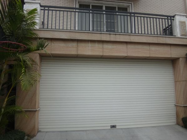 慶賀橡樹(shù)灣壹號(hào)院選用唐山出安智能車(chē)庫(kù)門(mén)