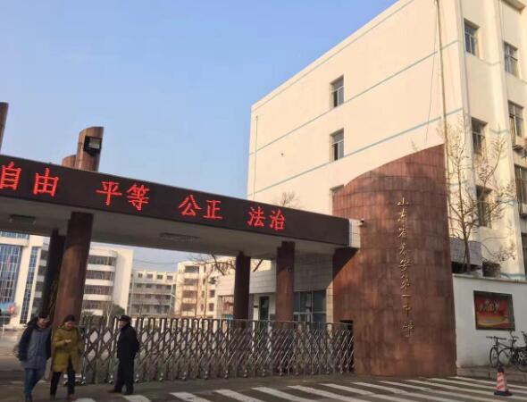 泰安出安智能為山東省泰安第一中學(xué)添上伸縮門