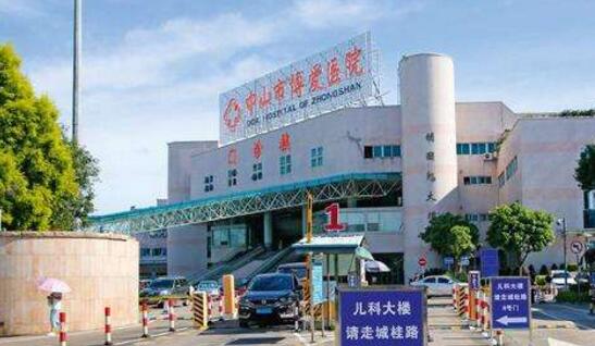 恭賀中山市博愛醫(yī)院大門口安裝上中山出安智能直桿道閘