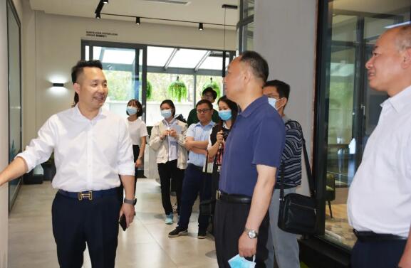 【政企共話發(fā)展】熱烈歡迎“企業(yè)暖春行動”工作組蒞臨榮高門窗調(diào)研送溫暖！