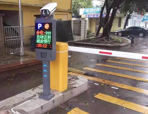 許昌新田360廣場停車場系統(tǒng)案例 - 中出網(wǎng)-智能出入口門戶