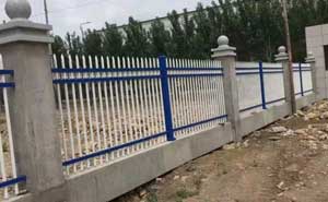 宿遷恒力工業(yè)園圍墻護(hù)欄案例