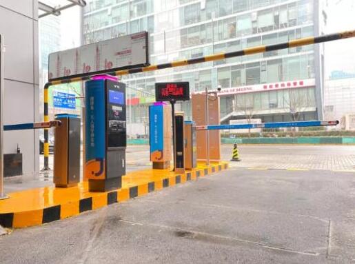 捷停車·云托管落地方正國際大廈，創(chuàng)新車場智慧管理
