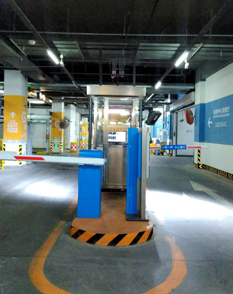 萬達廣場（停車場純車牌識別系統(tǒng)）工程案例 - 中出網(wǎng)-智能出入口門戶