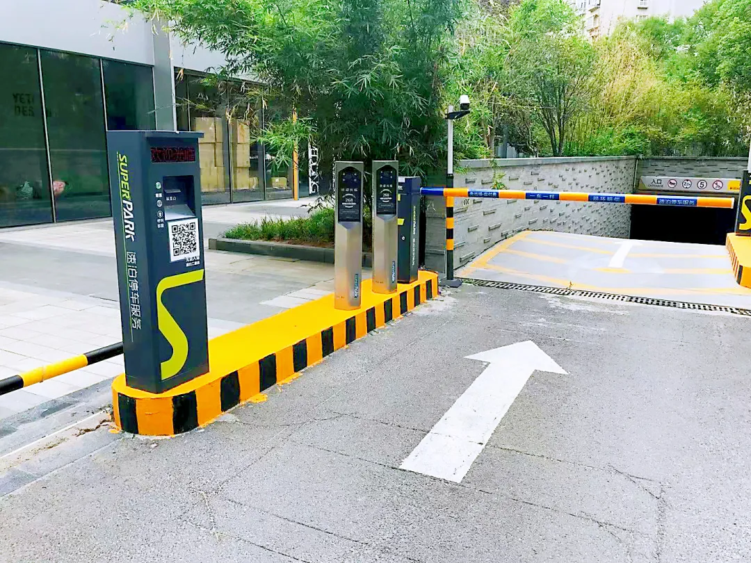綠地新都會(huì)·新田360廣場(chǎng)便啟用了科拓·速泊停車服務(wù)