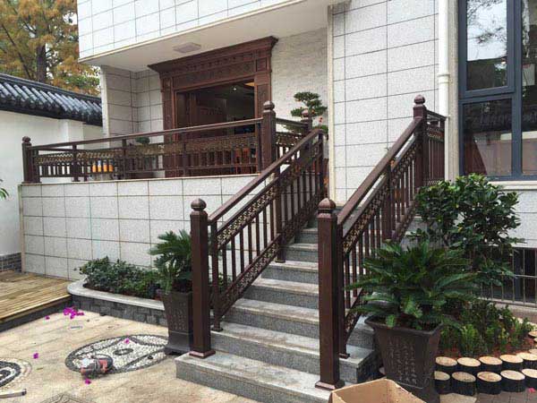 松原中東?帕薩迪納護(hù)欄案例 - 中出網(wǎng)-智能出入口門戶