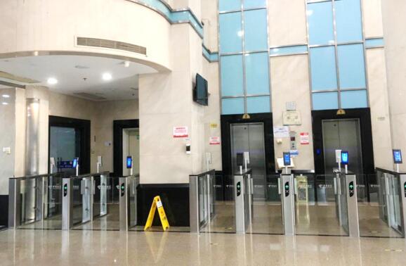 中國(guó)電信再選道爾人臉識(shí)別一體機(jī)