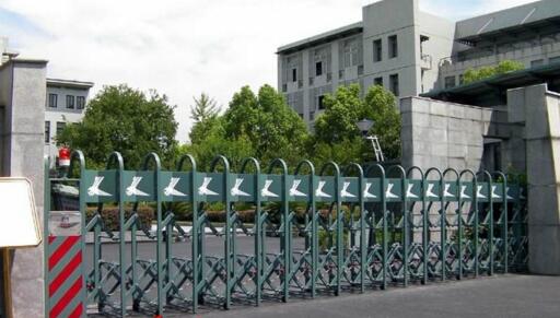 承德廣播電視大學(xué)選用承德出安智能電動(dòng)伸縮門(mén)是明智之舉