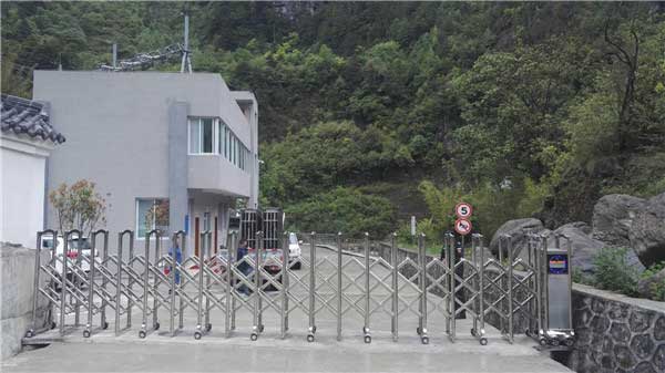 樂山市富僑建材有限公司電動伸縮門案例 - 中出網(wǎng)-智能出入口門戶