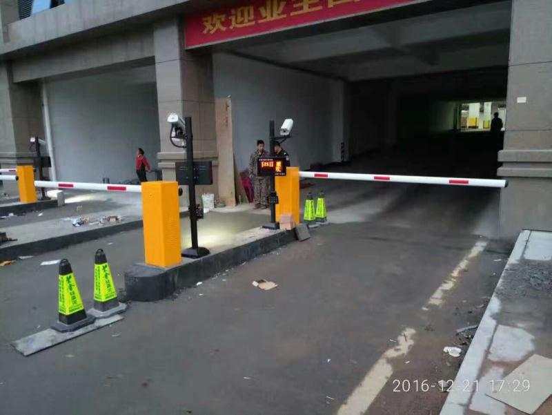 熱烈祝賀六盤水出安智能道閘進駐六盤水國貿(mào)廣場停車場