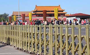 北京天安門(mén)伸縮門(mén)工程案例 - 中出網(wǎng)-智能出入口門(mén)戶(hù)