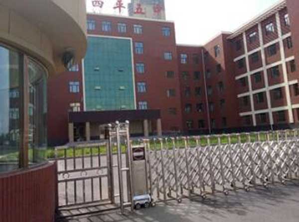 四平五中電動(dòng)伸縮門案例 - 中出網(wǎng)-智能出入口門戶