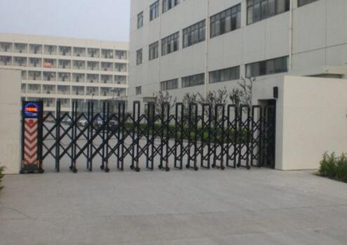 衢州市工程技術(shù)學校采購了衢州出安智能電動伸縮門