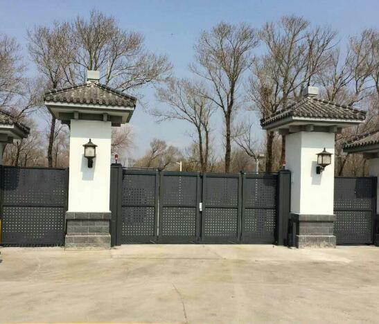 撫州人民公園懸浮折疊門案例 - 中出網(wǎng)-智能出入口門戶