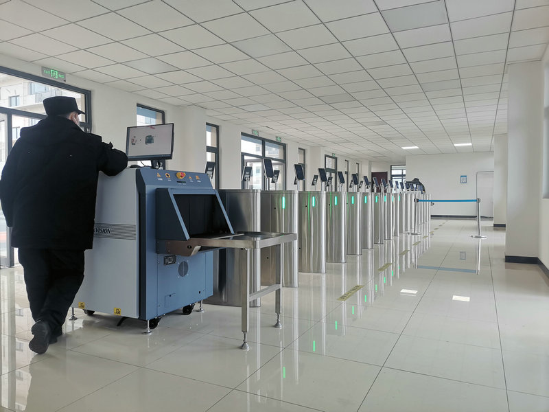 新型顯示高科技電子工廠智能門禁閘機(jī)通道安裝 - 中出網(wǎng)-智能出入口門戶