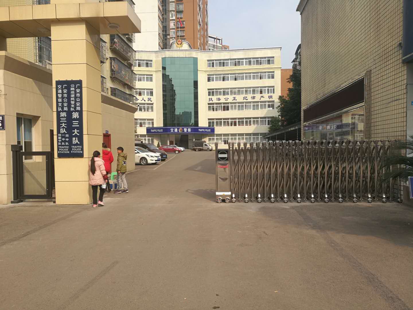 廣安前鋒交警三大隊電動伸縮門案例 - 中出網-智能出入口門戶