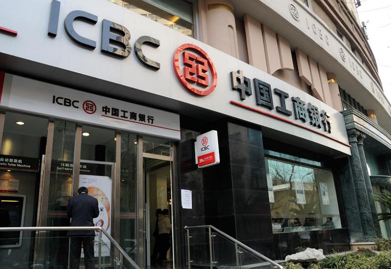 成都不銹鋼卷簾門工程案例：工商銀行 - 中出網(wǎng)-智能出入口門戶