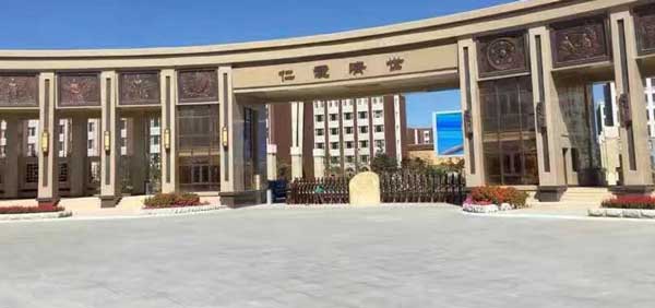 慶賀白城出安智能伸縮門進(jìn)駐白城醫(yī)學(xué)高等?？茖W(xué)院