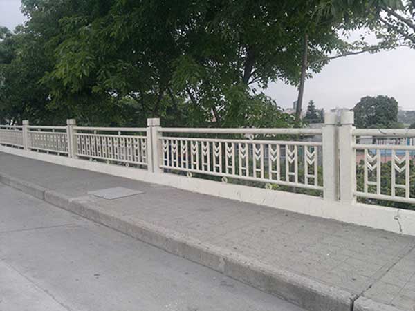 崇左生態(tài)公園道路護欄案例 - 中出網(wǎng)-智能出入口門戶