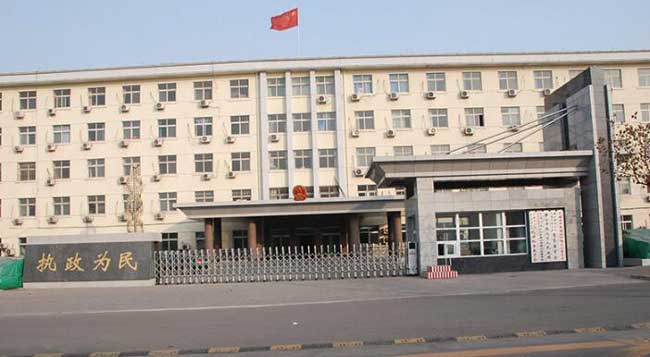 唐山路北區(qū)人民政府伸縮門案例 - 中出網(wǎng)-智能出入口門戶