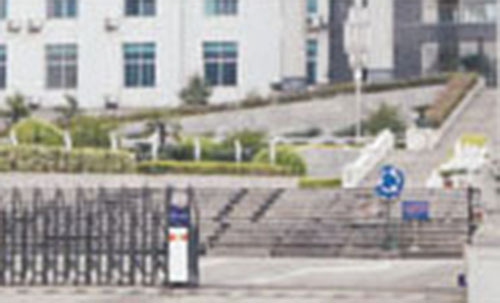 宜春市公安局伸縮門案例 - 中出網(wǎng)-智能出入口門戶