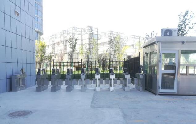 世界500強(qiáng)正威集團(tuán)新疆銘威電子擺閘案例 - 中出網(wǎng)-智能出入口門戶