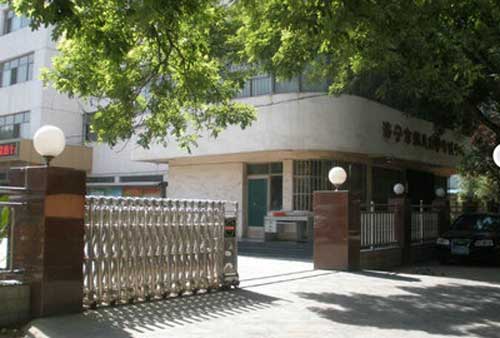 南京大學(xué)電動伸縮門工程 - 中出網(wǎng)-智能出入口門戶