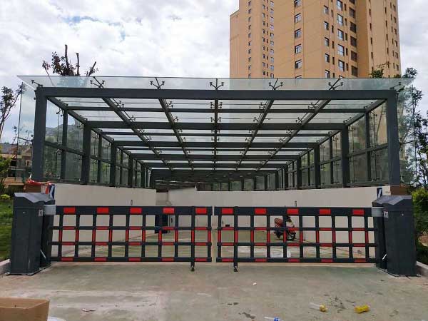 赤峰市雨潤(rùn)華府空降門系列工程 - 中出網(wǎng)-智能出入口門戶