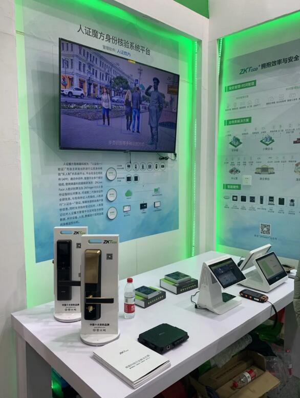 熵基科技還展示了系列多光譜智能人臉識別終端、智能鎖等產(chǎn)品
