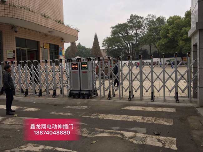 長(zhǎng)沙中南汽車世界獵豹汽車4s店電動(dòng)伸縮門(mén)案例 - 中出網(wǎng)-智能出入口門(mén)戶