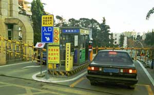 云南財(cái)經(jīng)大學(xué)車牌識(shí)別系統(tǒng)案例 - 中出網(wǎng)-智能出入口門戶