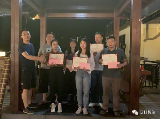 優(yōu)秀之星獎，由營銷中心馬總進行頒獎