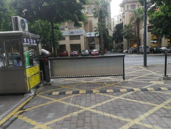 佛山鴻翔湖景苑停車場系統(tǒng)案例 - 中出網(wǎng)-智能出入口門戶