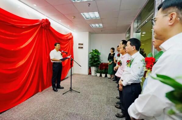 聯(lián)合會會長、廣藥集團黨委書記、董事長李楚源致辭