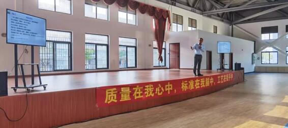 質(zhì)管中心總監(jiān)黃建強(qiáng)通過兩個小故事來說明培養(yǎng)積極心態(tài)的重要性