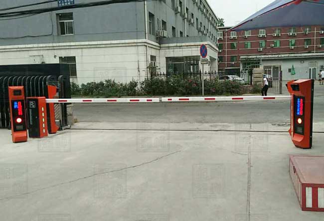 北京飛機(jī)動(dòng)力能源公司車牌識(shí)別道閘案例 - 中出網(wǎng)-智能出入口門戶